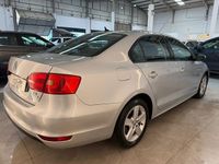 Usado VW Jetta Advance 110 CV (80 kW) 2011 Gris Berlina