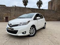 Usado Toyota Yaris Active 99 CV (72 kW) 2013 Blanco Berlina