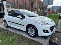 Usado Peugeot 207 Access 70 CV (51 kW) 2012 Blanco Berlina