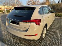 Usado Skoda Scala Ambition 115 CV (84 kW) 2019 Gris / plata Utilitario
