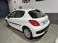 Usado Peugeot 207 75 CV (55 kW) 2009 Blanco Berlina