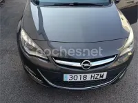 Usado Opel Astra Excellence 136 CV (100 kW) 2014 Negro Familiar