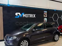 Usado VW Polo Advance 75 CV (55 kW) 2017 Gris / plata Berlina