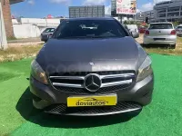 Usado Mercedes A180 Urban 109 CV (80 kW) 2013 Gris / plata Berlina