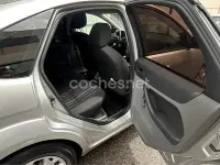 Usado Ford Focus Trend 115 CV (84 kW) 2008 Gris / plata Berlina