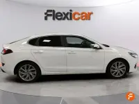 Usado Hyundai i30 120 CV (88 kW) 2018 Blanco Berlina