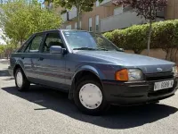 Usado Ford Escort 88 CV (64 kW) 1989 Gris Utilitario