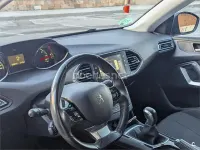 Usado Peugeot 308 Active 100 CV (73 kW) 2016 Gris / plata Berlina