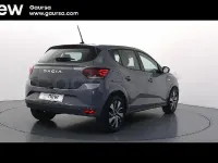 Usado Dacia Sandero Expression 101 CV (74 kW) 2025 Gris / plata Berlina