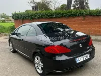 Usado Peugeot 307 CC 110 CV (80 kW) 2005 Negro Descapotable