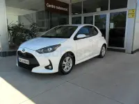 Usado Toyota Yaris Hybrid Active 116 CV (85 kW) 2022 Blanco Berlina