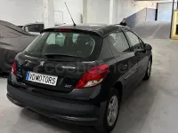 Usado Peugeot 207 Active 95 CV (69 kW) 2012 Negro Berlina