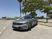 Usado VW Passat 150 CV (110 kW) 2021 Gris / plata Familiar