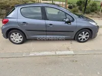 Usado Peugeot 207 75 CV (55 kW) 2010 Gris / plata Berlina