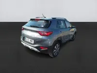 Usado Kia Stonic 101 CV (74 kW) 2023 Gris / plata SUV