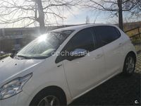 Usado Peugeot 208 Style 82 CV (60 kW) 2014 Blanco Utilitario