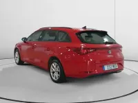 Usado Seat Leon Reference 117 CV (86 kW) 2022 Rojo Familiar