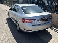 Usado Skoda Superb Ambition 150 CV (110 kW) 2015 Gris / plata Berlina