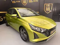 Usado Hyundai i20 100 CV (73 kW) 2024 Amarillo Utilitario