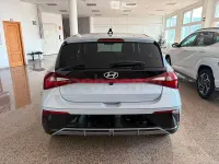 Nuevo Hyundai i20 Blackline 90 CV (66 kW) 2026 Gris / plata Utilitario