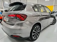 Usado Fiat Tipo Lounge 95 CV (69 kW) 2017 Gris / plata Berlina