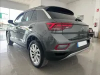 Usado VW T-Roc Life 115 CV (84 kW) 2023 Gris / plata SUV