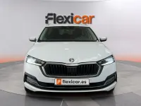 Usado Skoda Octavia Ambition 150 CV (110 kW) 2024 Blanco Familiar