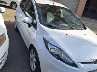 Usado Ford Fiesta 95 CV (69 kW) 2011 Blanco Berlina