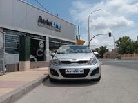 Usado Kia Rio 85 CV (62 kW) 2012 Gris / plata Berlina