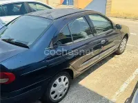 Usado Renault Mégane 95 CV (69 kW) 2000 Azul Berlina