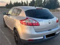 Usado Renault Mégane III Business 90 CV (66 kW) 2013 Gris / plata Berlina
