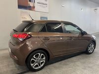 Usado Hyundai i20 84 CV (61 kW) 2016 Marrón Berlina