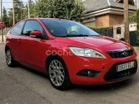 Usado Ford Focus Trend 100 CV (73 kW) 2008 Rojo Berlina