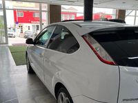 Usado Ford Focus Trend 115 CV (84 kW) 2008 Blanco Berlina