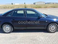 Usado Audi A4 110 CV (80 kW) 1999 Azul Berlina