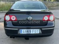 Usado VW Passat Highline 170 CV (125 kW) 2006 Gris / plata Berlina