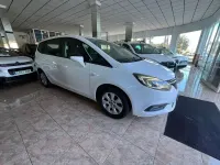 Usado Opel Zafira Selective 140 CV (102 kW) 2018 Blanco Monovolumen