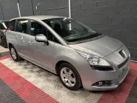 Usado Peugeot 5008 Allure 115 CV (84 kW) 2013 Gris / plata Monovolumen