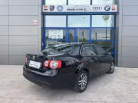 Usado VW Jetta Advance 140 CV (102 kW) 2007 Negro Berlina