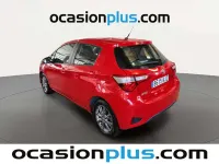 Usado Toyota Yaris Active 111 CV (81 kW) 2018 Rojo Utilitario