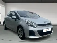 Usado Kia Rio 84 CV (61 kW) 2016 Gris Utilitario