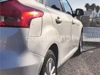 Usado Ford Focus Trend 100 CV (73 kW) 2018 Gris / plata Berlina