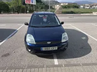 Usado Ford Fiesta Trend 80 CV (58 kW) 2003 Azul Utilitario
