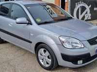 Usado Kia Rio 110 CV (80 kW) 2008 Gris / plata Berlina
