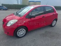 Usado Toyota Yaris 87 CV (63 kW) 2008 Rojo Utilitario