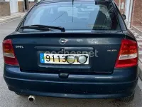 Usado Opel Astra Elegance 100 CV (73 kW) 2002 Azul Berlina