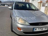 Usado Ford Focus Trend 90 CV (66 kW) 2000 Gris / plata Berlina