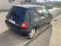 Usado Renault Clio II 100 CV (73 kW) 2005 Azul Berlina