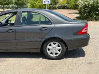 Usado Mercedes C180 Classic 143 CV (105 kW) 2003 Gris / plata Berlina