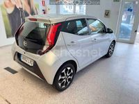 Usado Toyota Aygo x-style 72 CV (52 kW) 2022 Gris / plata Utilitario